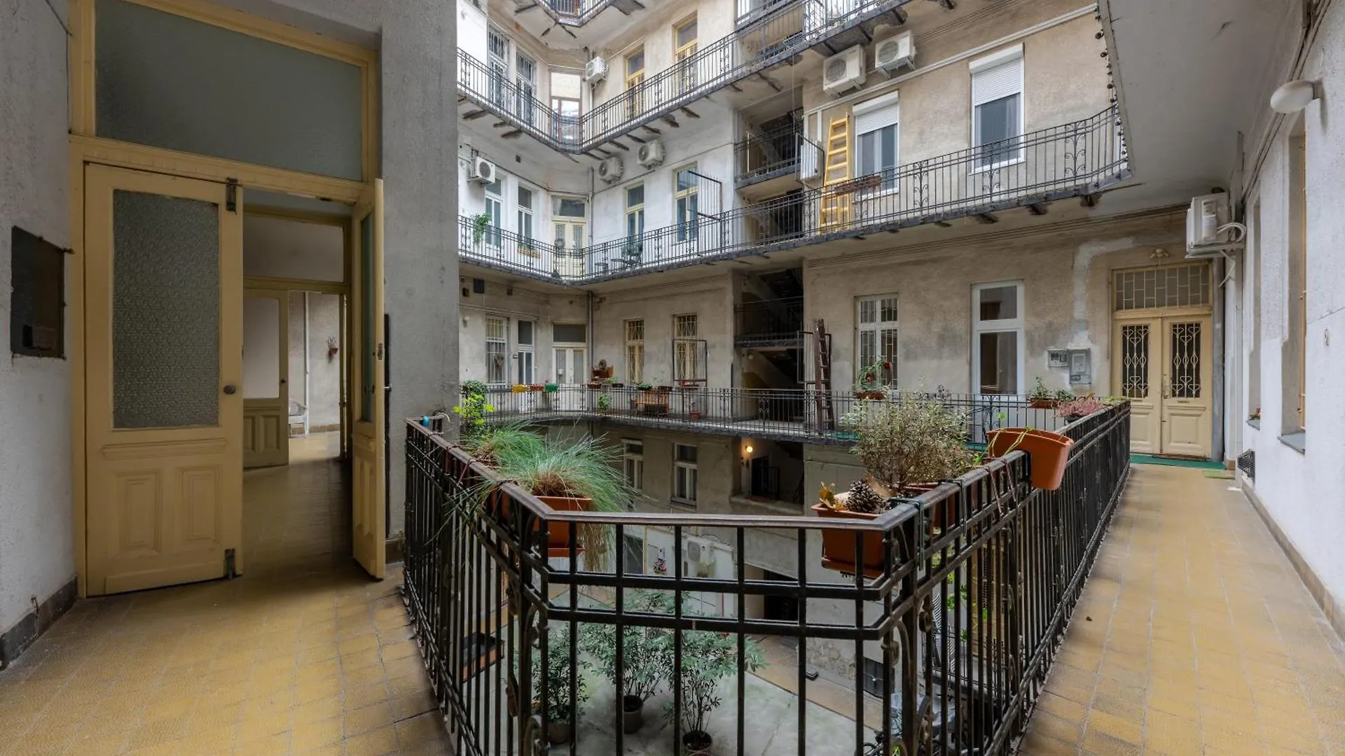 A Quiet Studio In The Heart Of The City Budapest Apartment