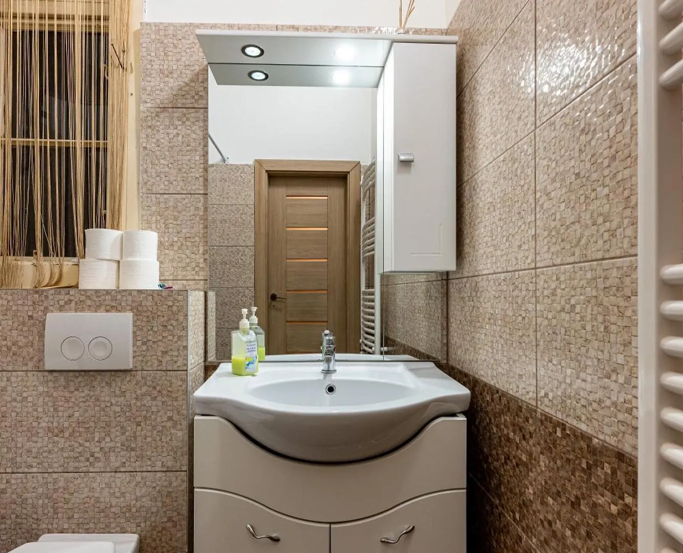 A Quiet Studio In The Heart Of The City بودابست